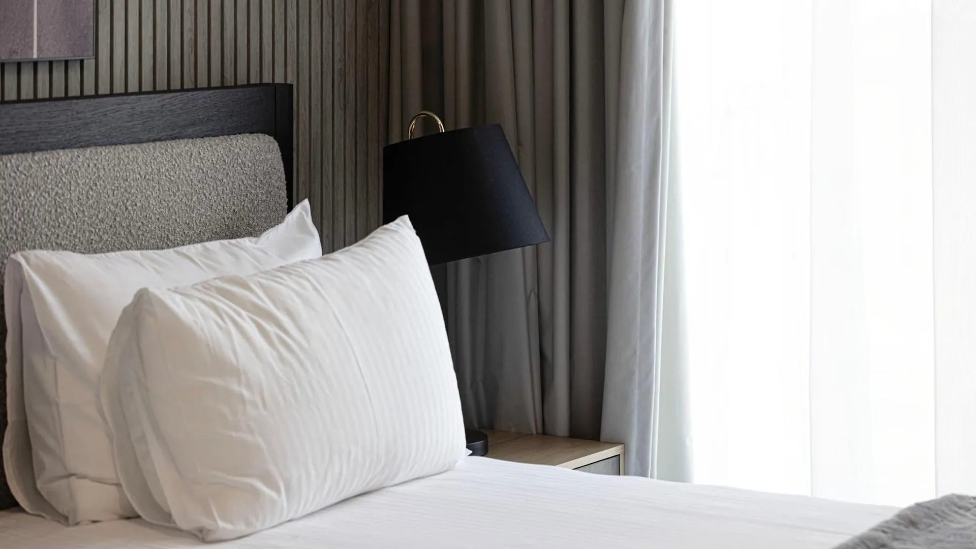 1Br The Modern Al Jada Home By Blue Cloud Holidays Sharjah 0*,  Emirados Árabes Unidos